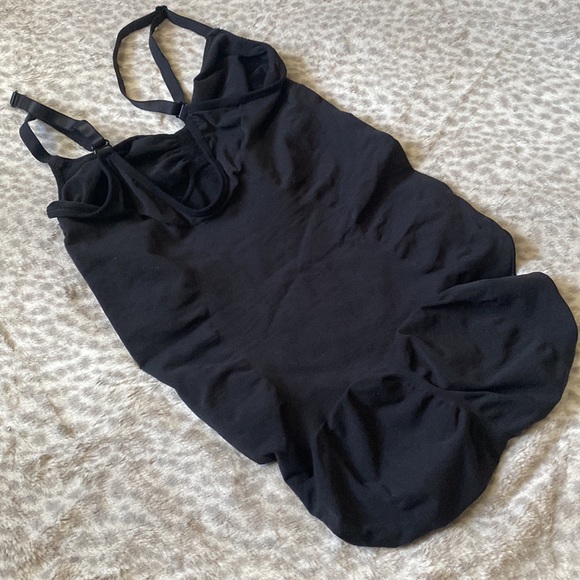 Skims Sculpting Bodysuit - Picture 3 of 5